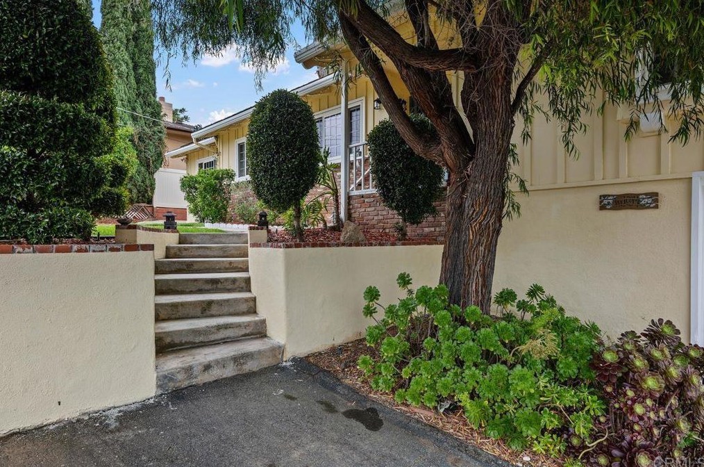 2908 Oak Hill Dr, Escondido CA  92027-5101 exterior