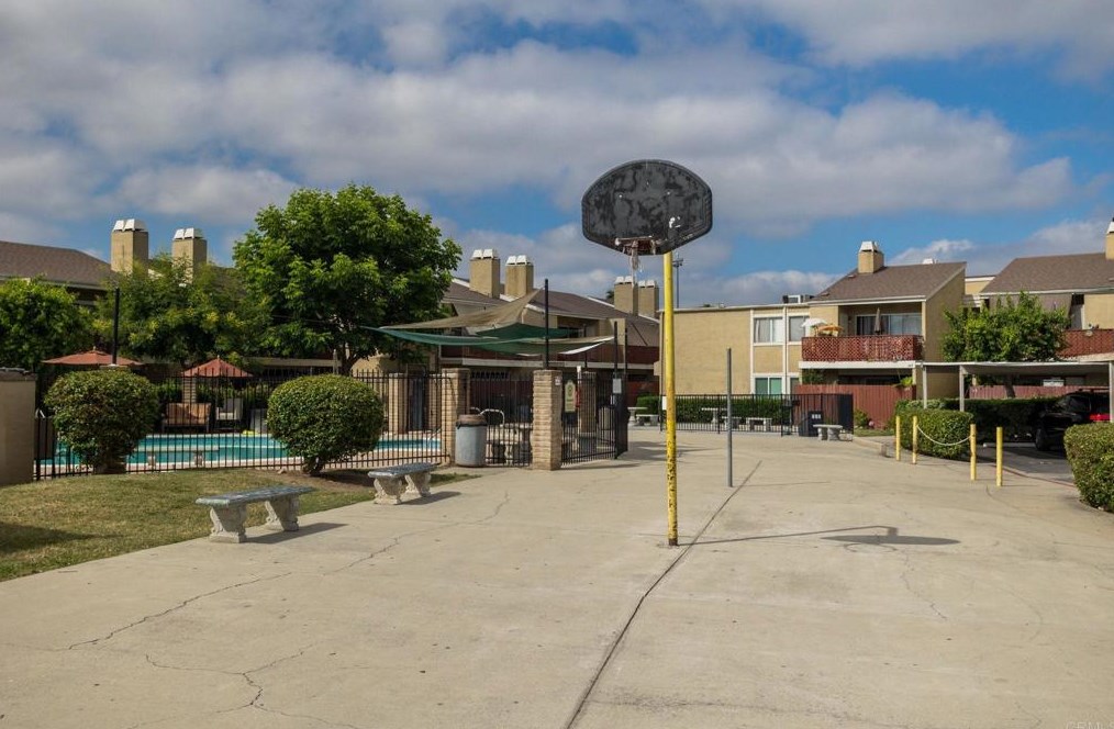 475 Midway Dr, Escondido CA  92027-2657 exterior