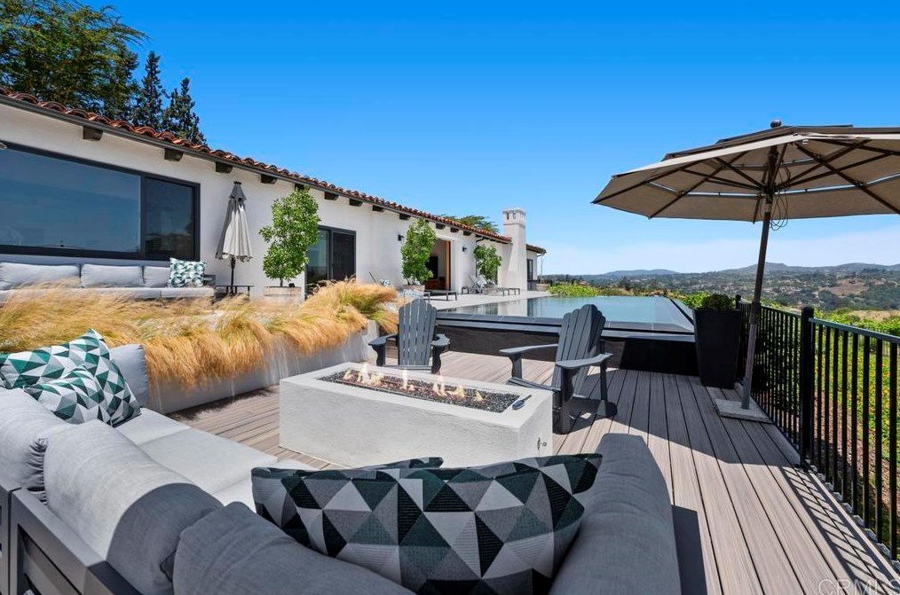 2559 Vista De Palomar, Fallbrook CA  92028-9712 exterior