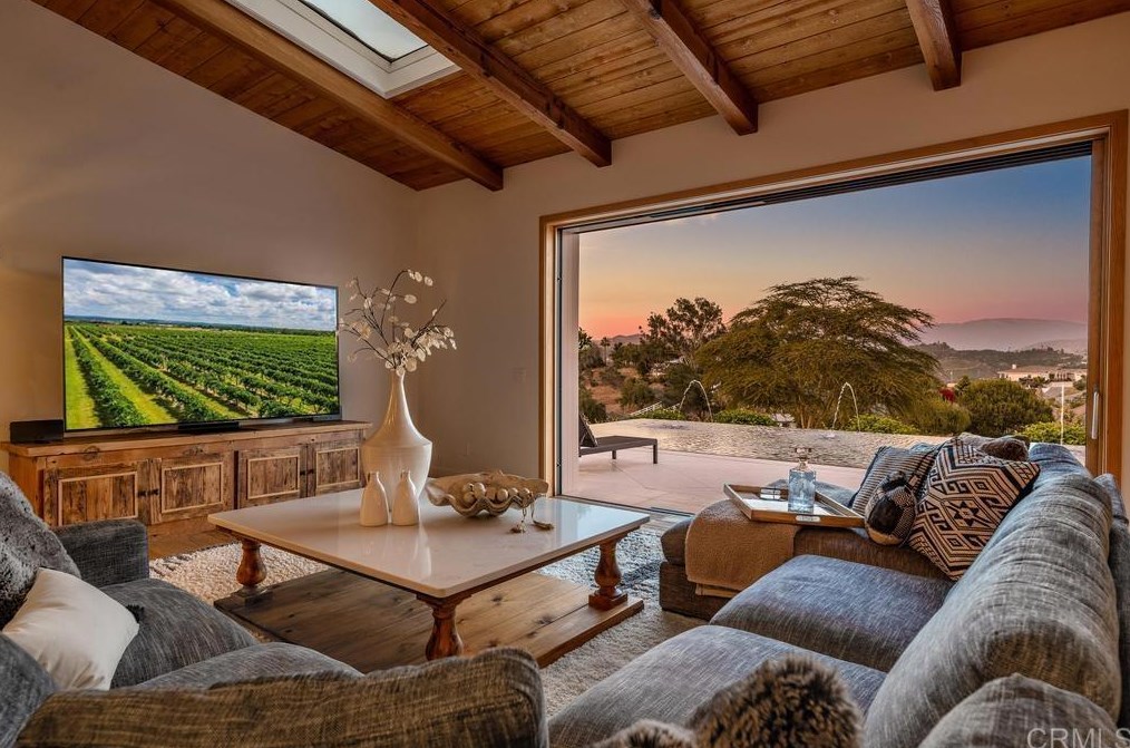2559 Vista De Palomar, Fallbrook CA  92028-9712 exterior