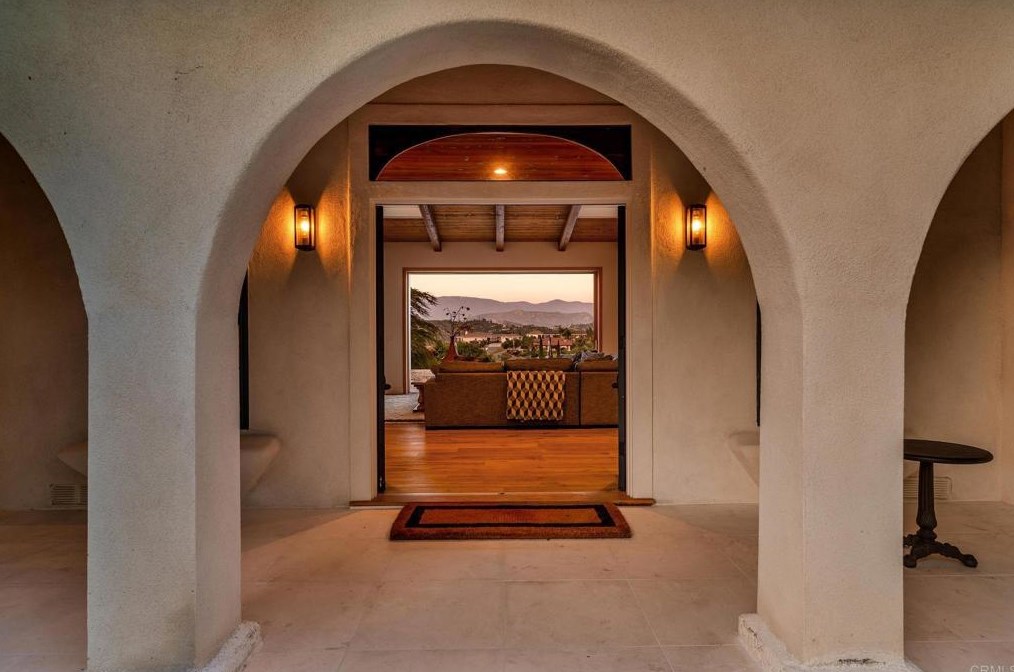 2559 Vista De Palomar, Fallbrook CA  92028-9712 exterior
