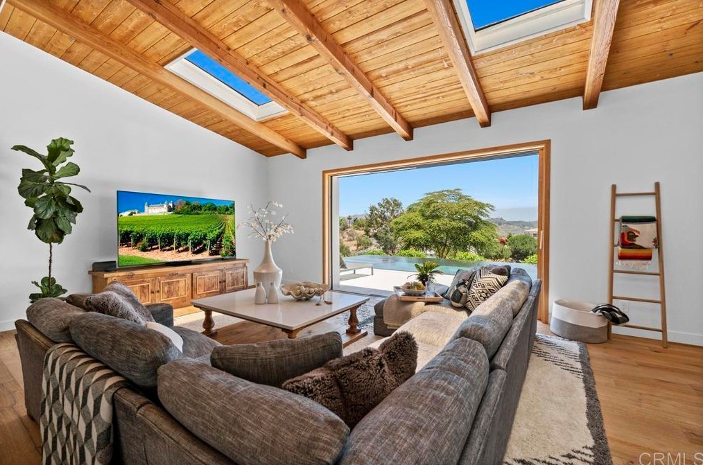 2559 Vista De Palomar, Fallbrook CA  92028-9712 exterior