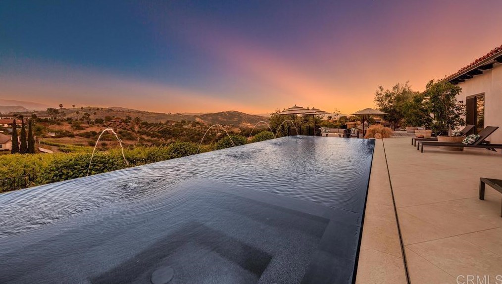 2559 Vista De Palomar, Fallbrook CA  92028-9712 exterior