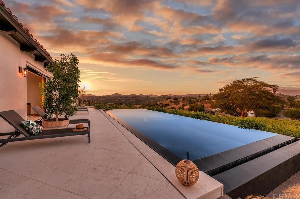 2559 Vista De Palomar, Fallbrook CA  92028-9712 exterior
