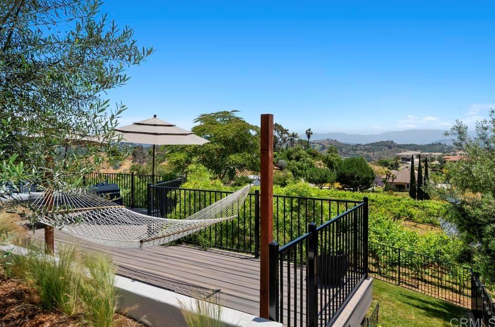 2559 Vista De Palomar, Fallbrook CA  92028-9712 exterior