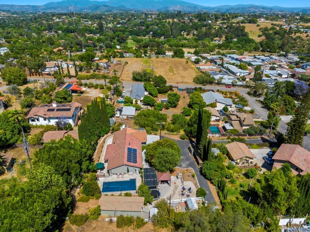 1605 Calavo Rd, Fallbrook CA  92028-4436 exterior