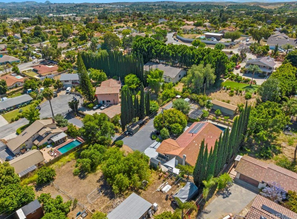 1605 Calavo Rd, Fallbrook CA  92028-4436 exterior