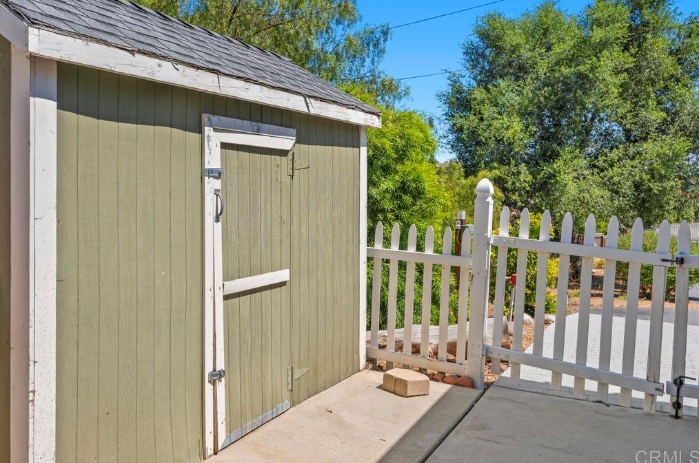 1605 Calavo Rd, Fallbrook CA  92028-4436 exterior
