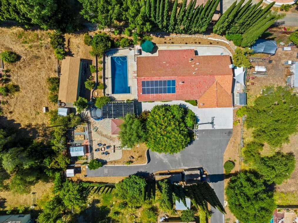 1605 Calavo Rd, Fallbrook CA  92028-4436 exterior