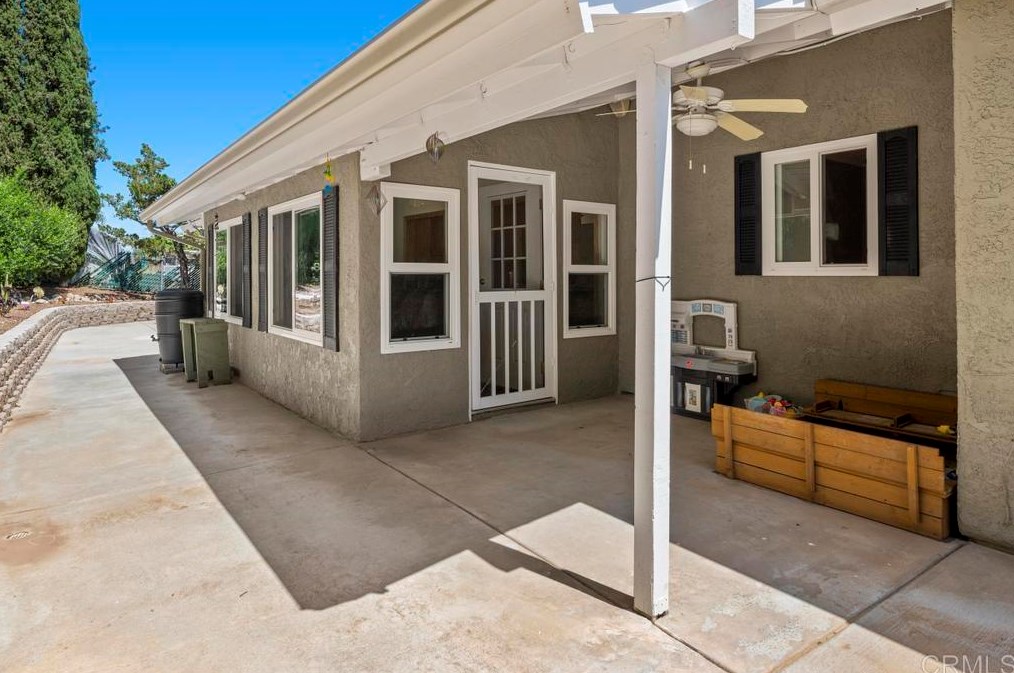 1605 Calavo Rd, Fallbrook CA  92028-4436 exterior