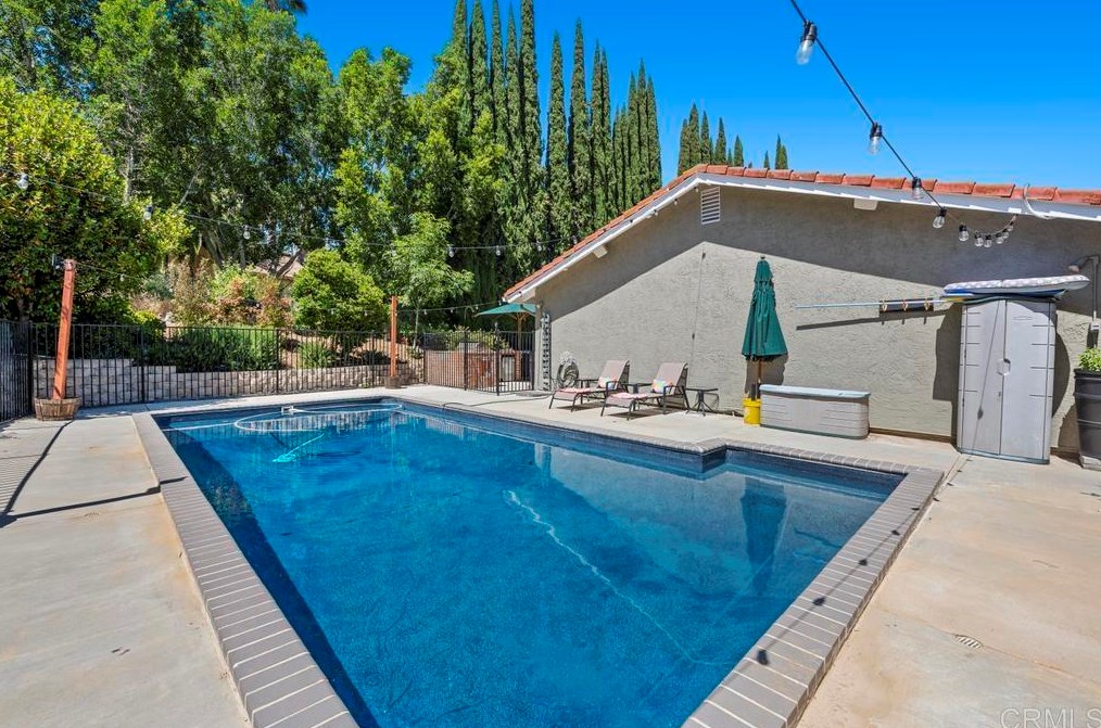 1605 Calavo Rd, Fallbrook CA  92028-4436 exterior