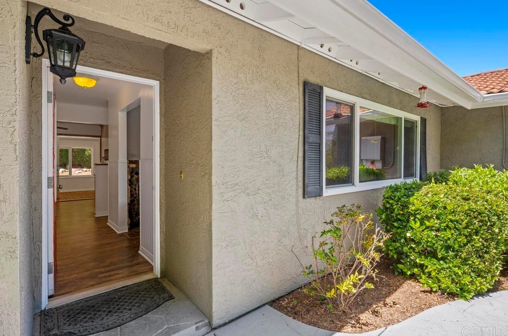 1605 Calavo Rd, Fallbrook CA  92028-4436 exterior