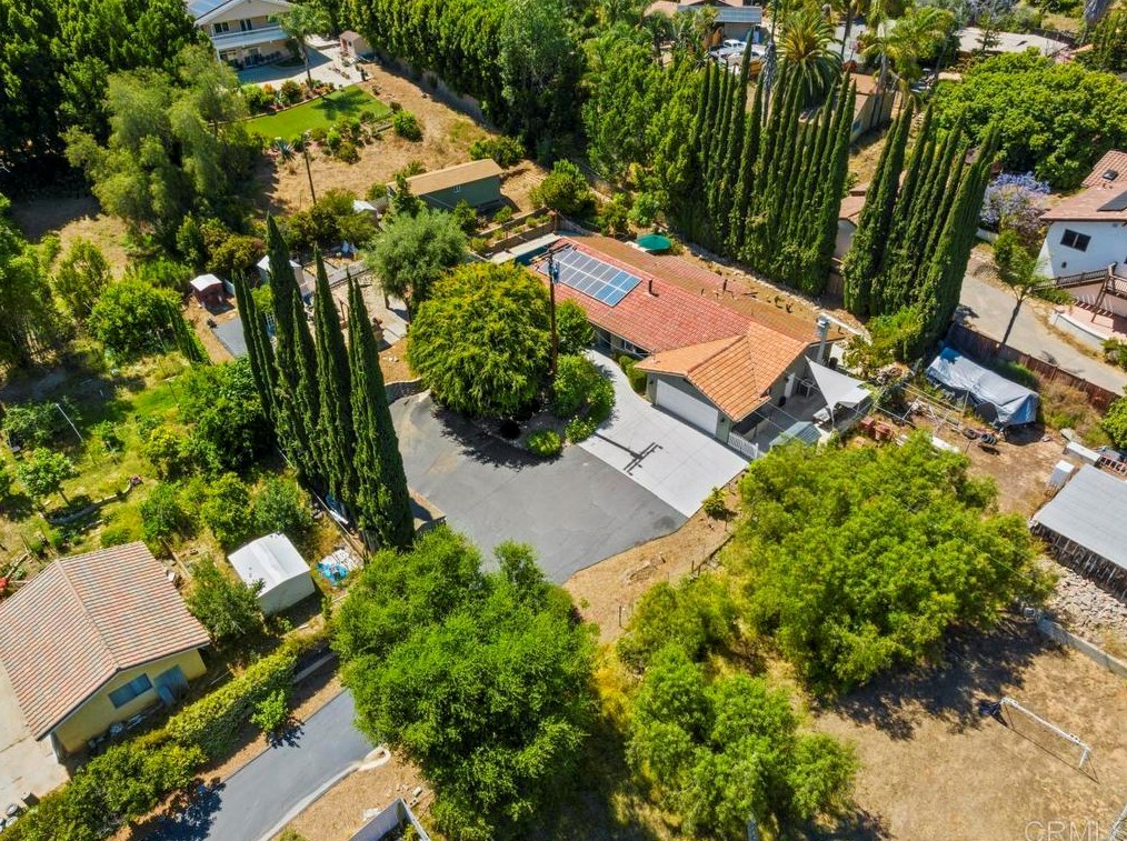 1605 Calavo Rd, Fallbrook CA  92028-4436 exterior