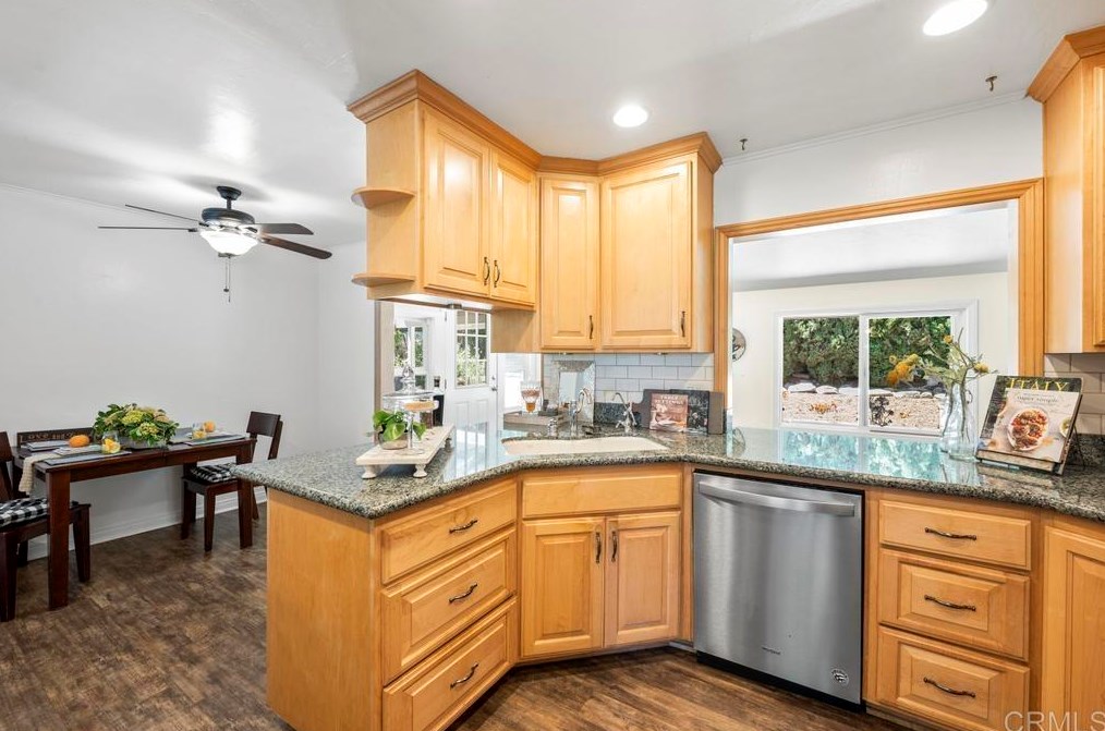 1605 Calavo Rd, Fallbrook CA  92028-4436 exterior
