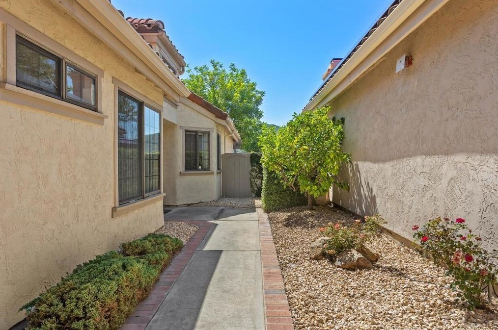 29128 Vista Valley Dr, Vista, CA 92084