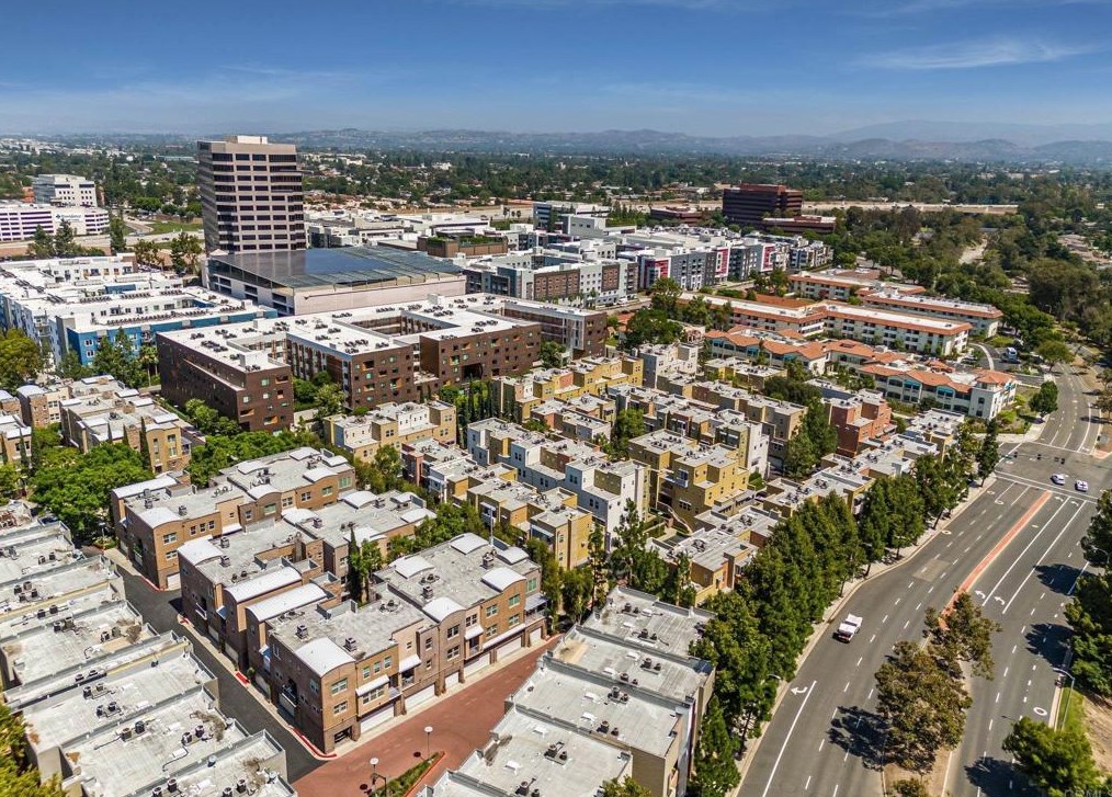 252 Jeanette Ln, Santa Ana CA  92705-6016 exterior