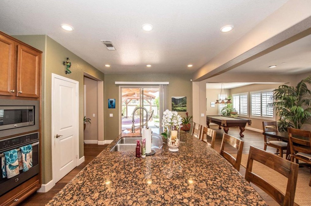 2589 Honeybell Ln, Escondido CA  92027-1847 exterior