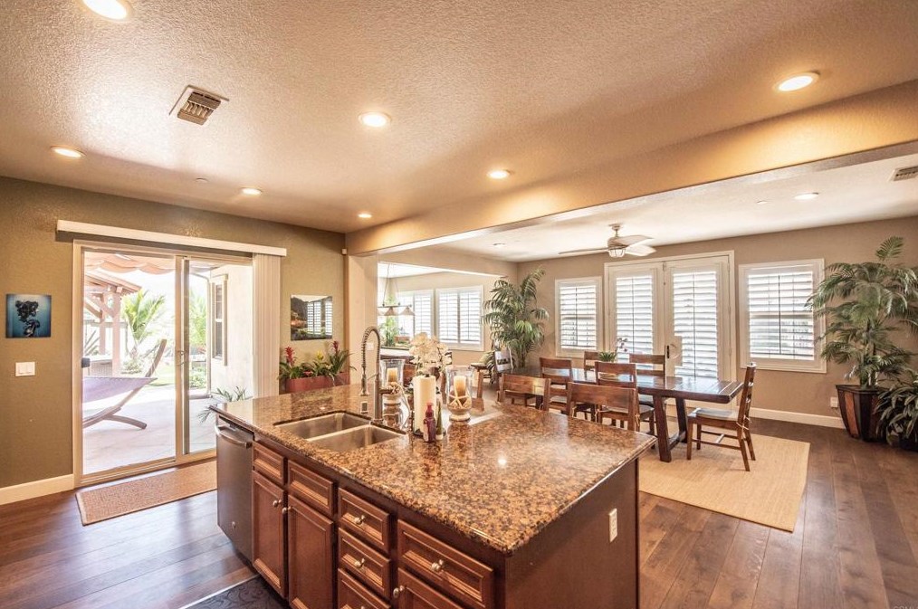 2589 Honeybell Ln, Escondido CA  92027-1847 exterior