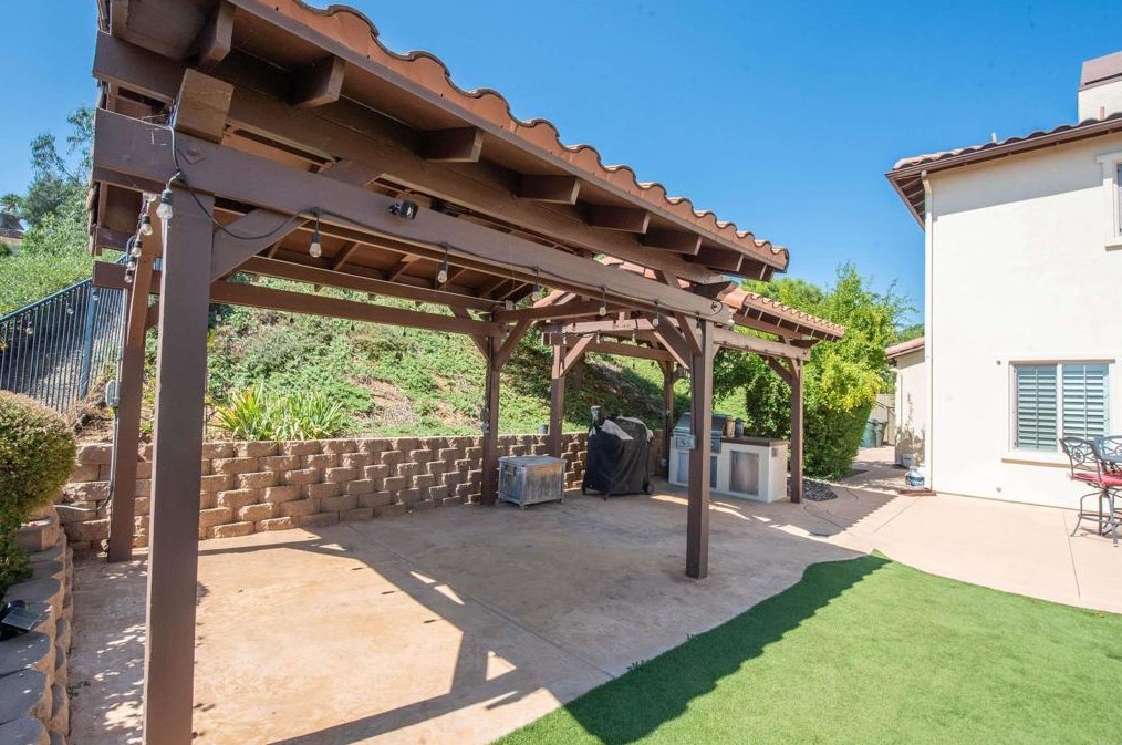 2589 Honeybell Ln, Escondido CA  92027-1847 exterior