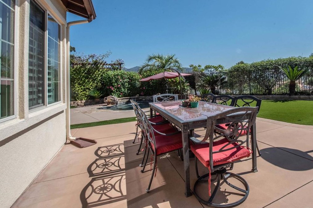 2589 Honeybell Ln, Escondido CA  92027-1847 exterior