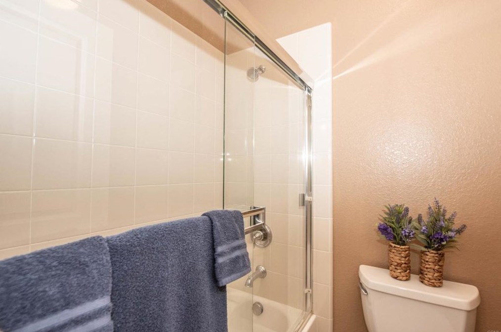 2589 Honeybell Ln, Escondido CA  92027-1847 exterior