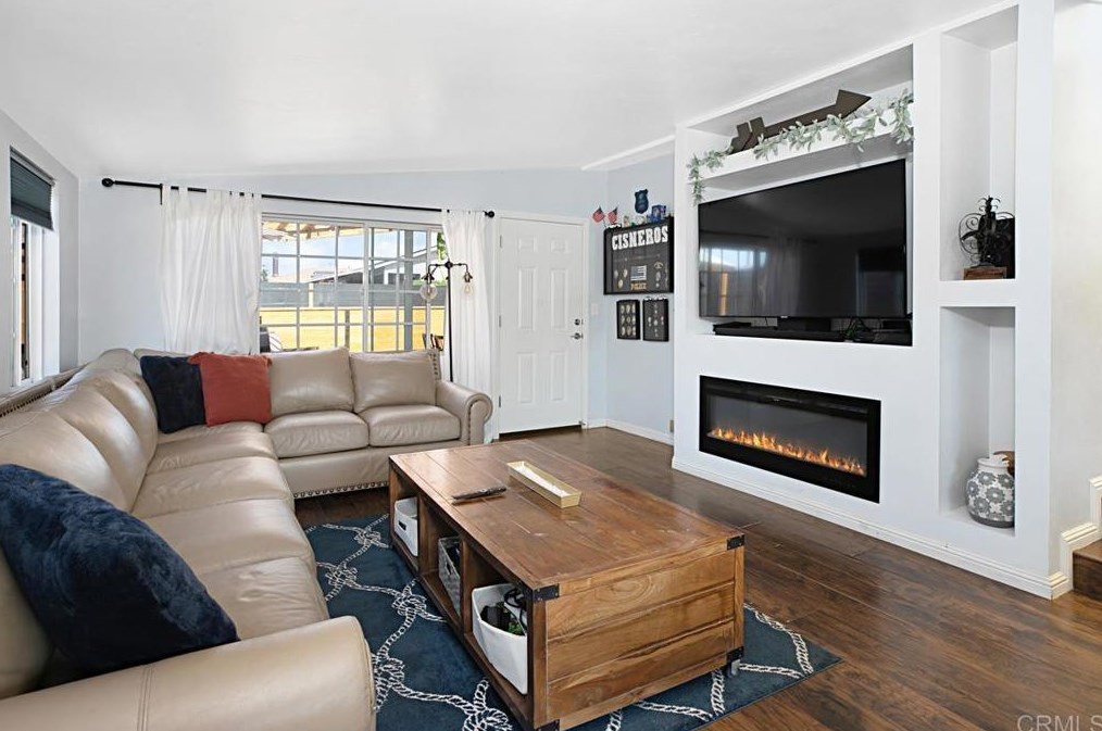 880 Ash Ave, Chula Vista CA 91910-5320 exterior