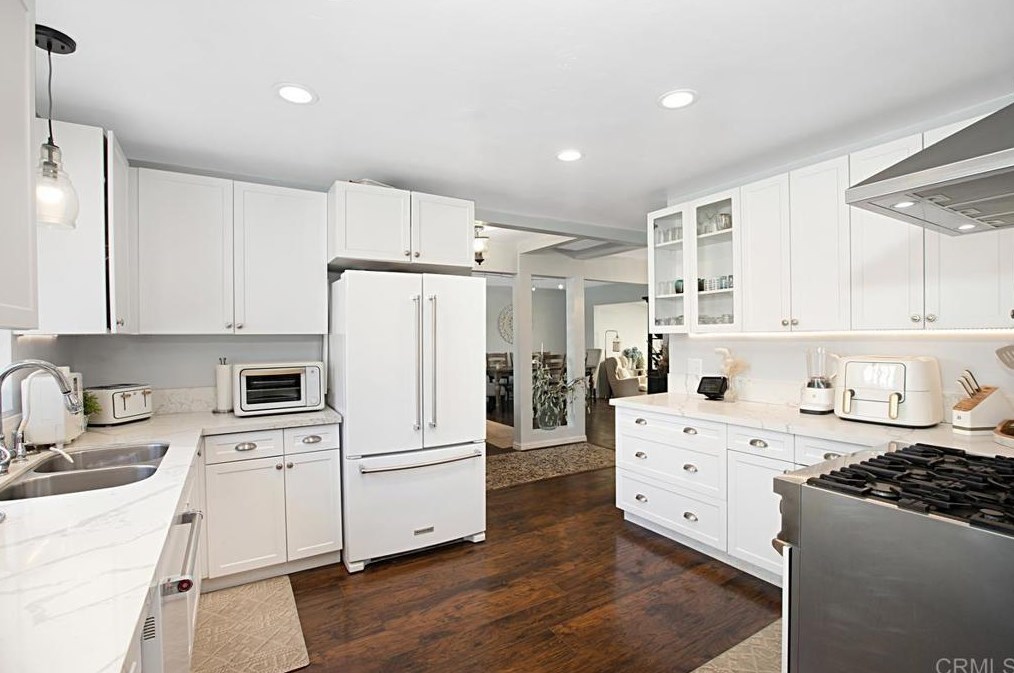 880 Ash Ave, Chula Vista CA 91910-5320 exterior