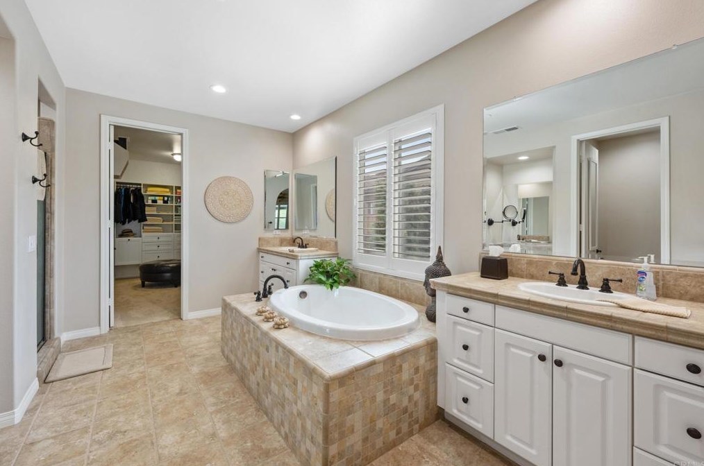207 Clayton Parkinson Ct, Fallbrook CA  92028-2608 exterior