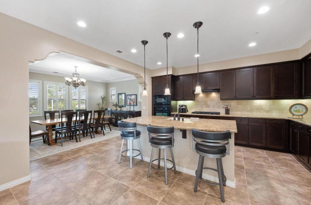 207 Clayton Parkinson Ct, Fallbrook CA  92028-2608 exterior