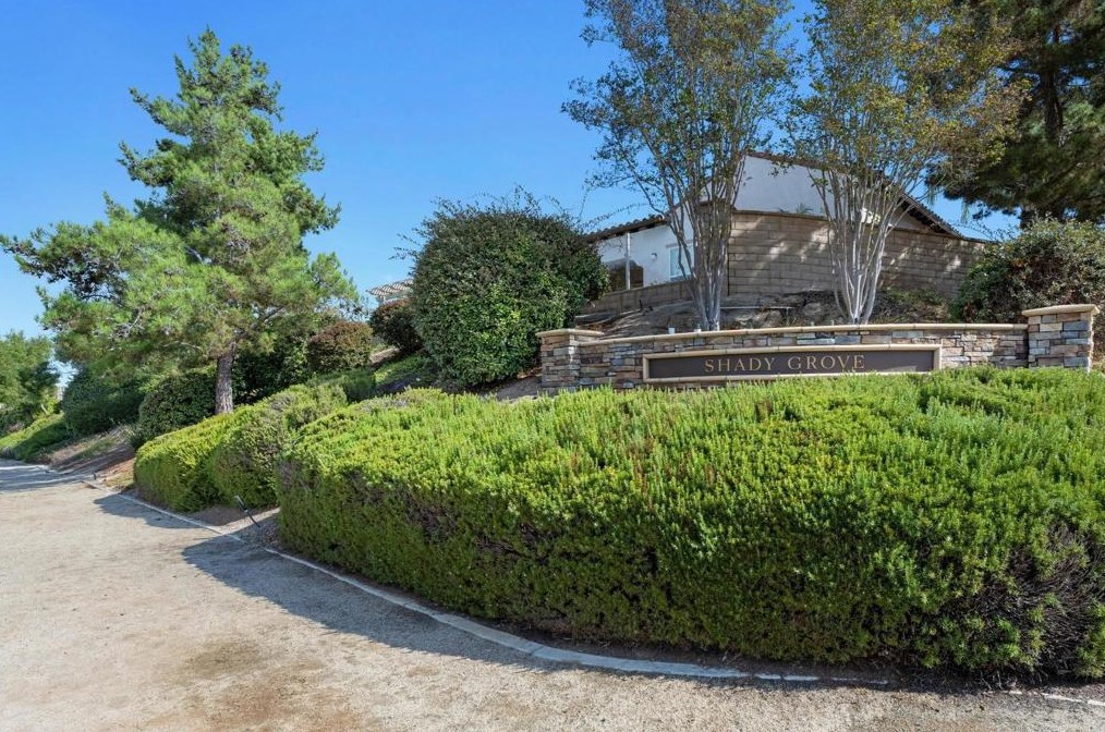207 Clayton Parkinson Ct, Fallbrook CA  92028-2608 exterior