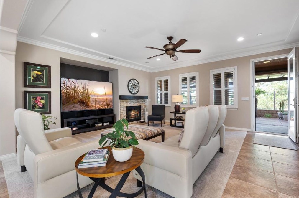 207 Clayton Parkinson Ct, Fallbrook CA  92028-2608 exterior