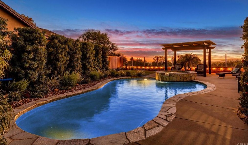 207 Clayton Parkinson Ct, Fallbrook CA  92028-2608 exterior