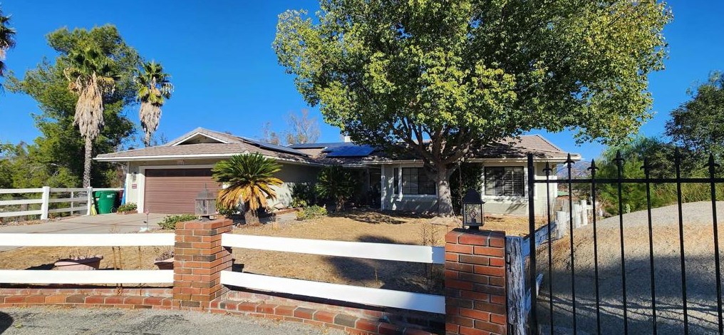 27430 Columbia St, Hemet CA  92544-8162 exterior