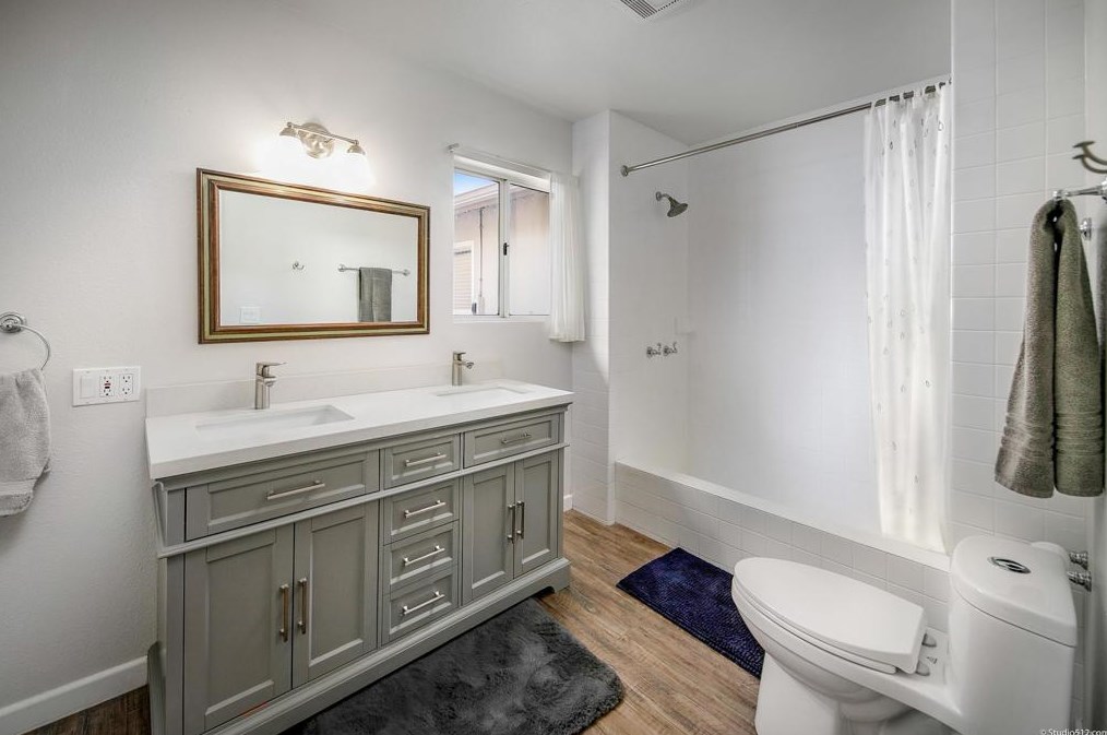 17550 Bear Valley Ln, Escondido CA  92027-6014 exterior