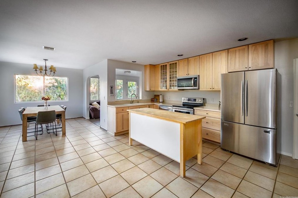 17550 Bear Valley Ln, Escondido CA  92027-6014 exterior