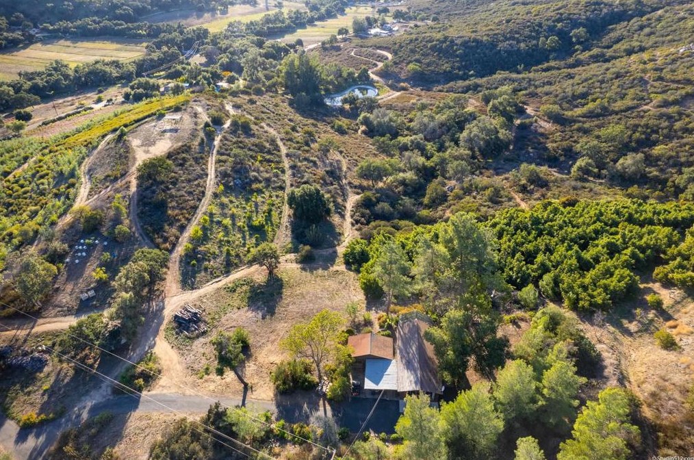 17550 Bear Valley Ln, Escondido CA  92027-6014 exterior