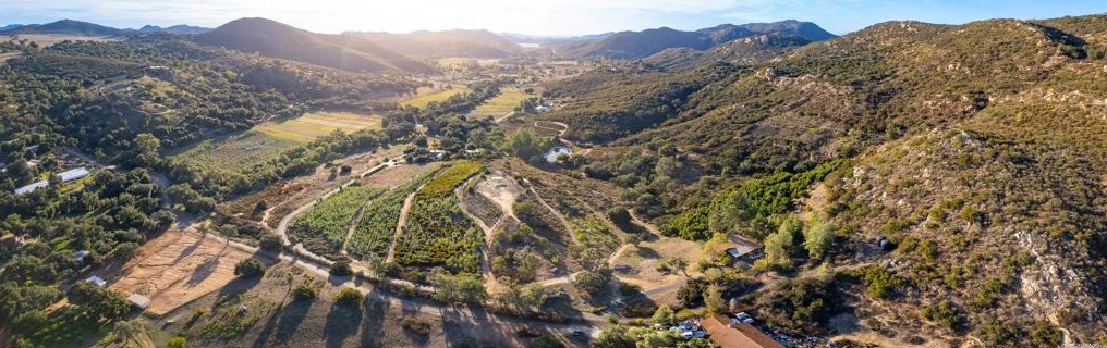 17550 Bear Valley Ln, Escondido CA  92027-6014 exterior