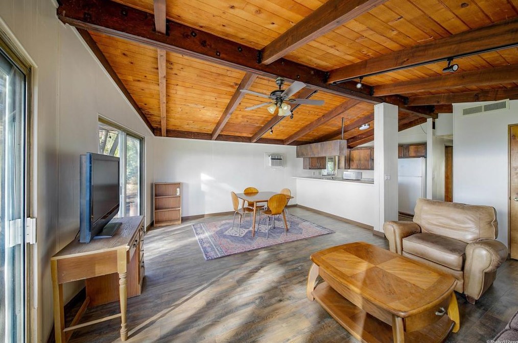 17550 Bear Valley Ln, Escondido CA  92027-6014 exterior