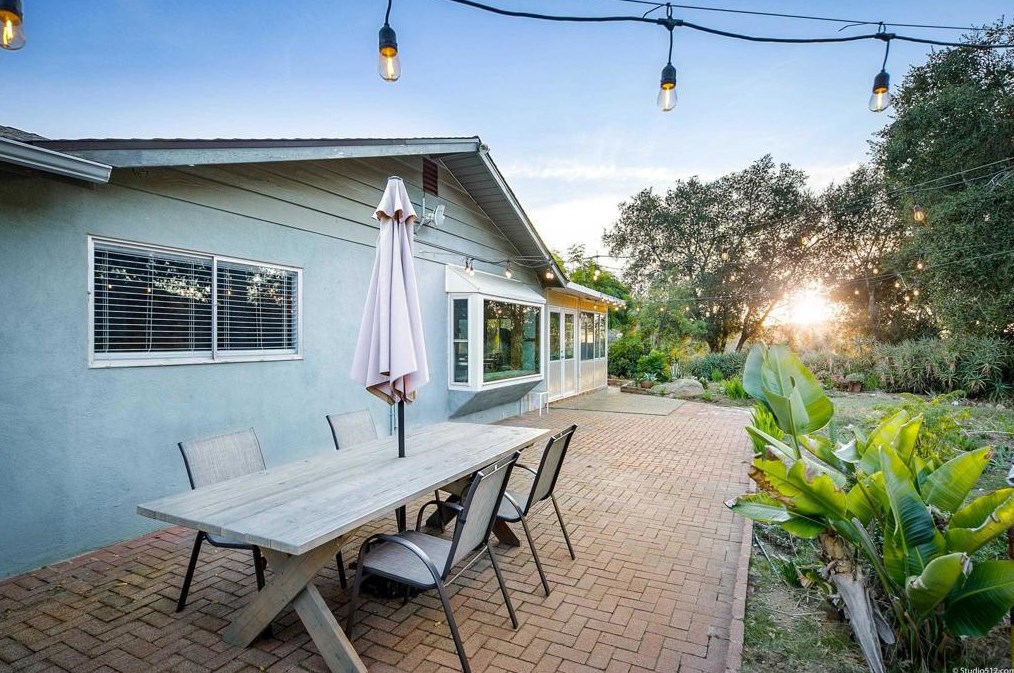 17550 Bear Valley Ln, Escondido CA  92027-6014 exterior