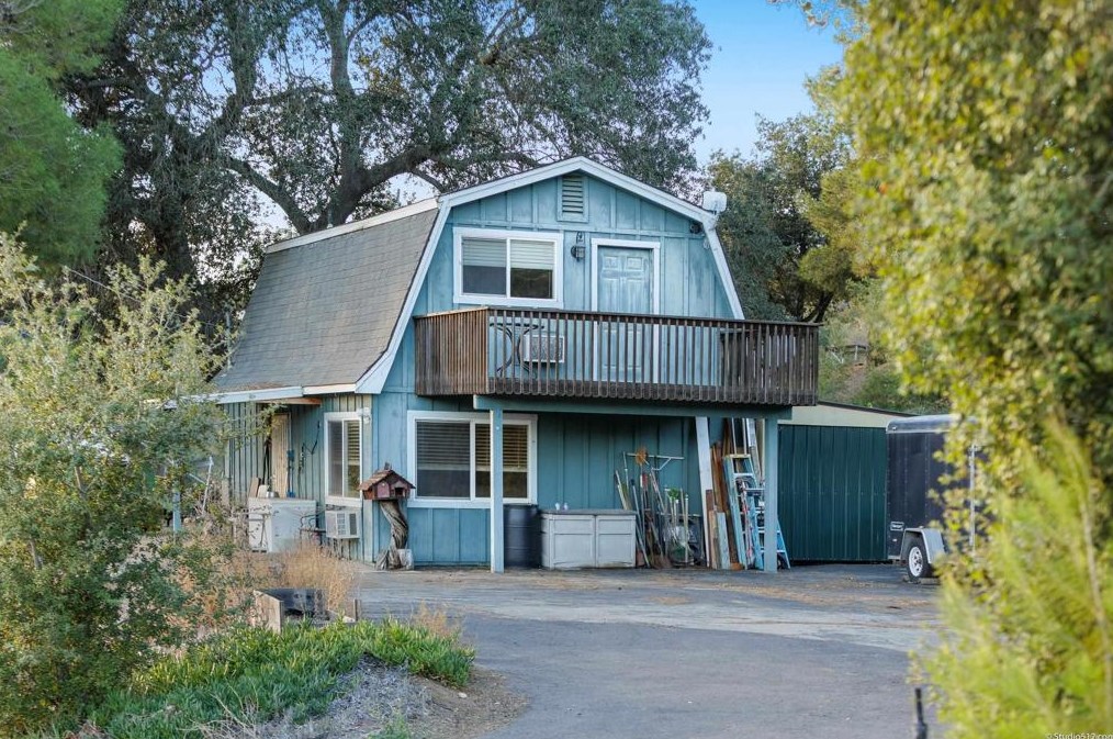 17550 Bear Valley Ln, Escondido CA  92027-6014 exterior