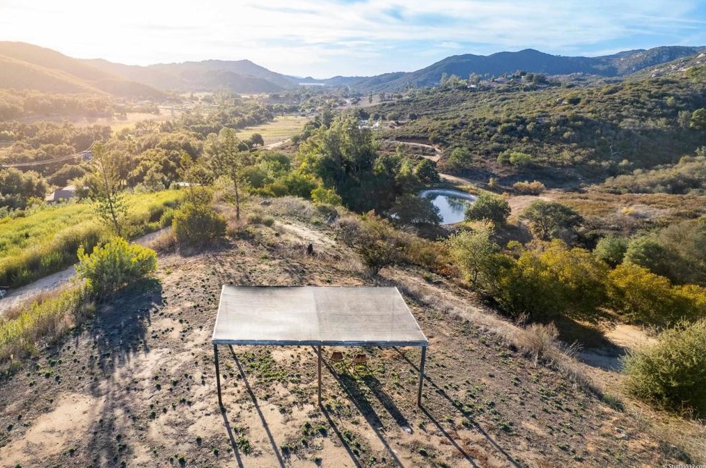 17550 Bear Valley Ln, Escondido CA  92027-6014 exterior