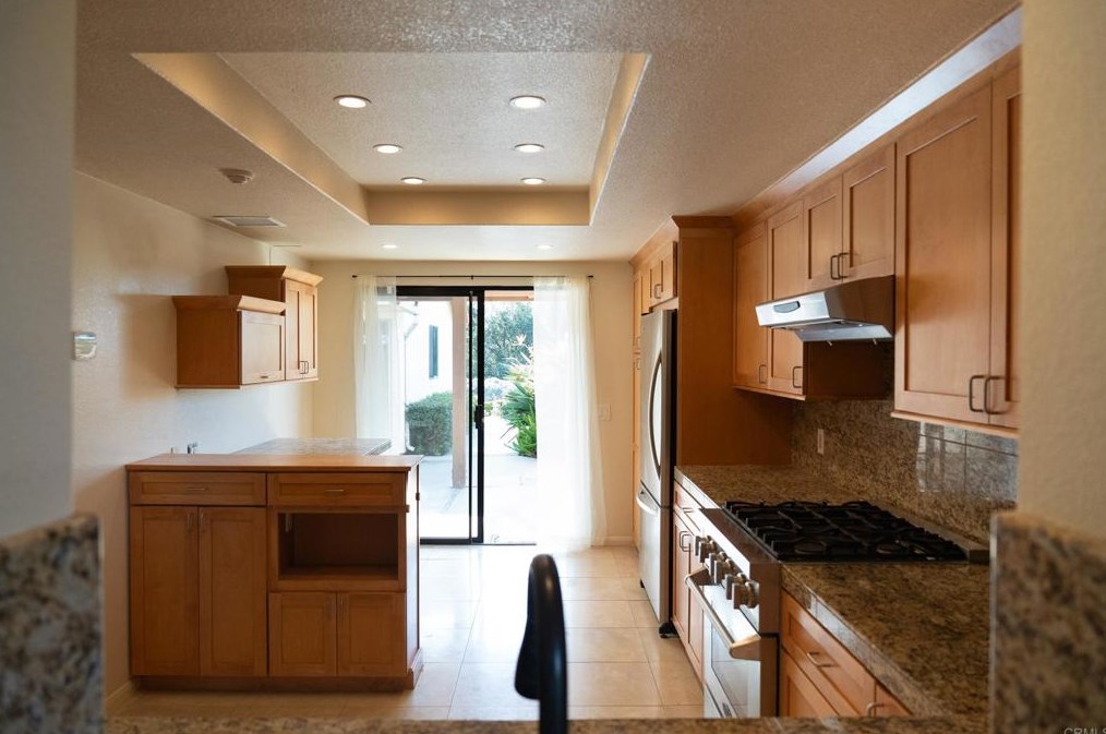 1138 Crescent Ridge Rd, Fallbrook CA  92028-3658 exterior