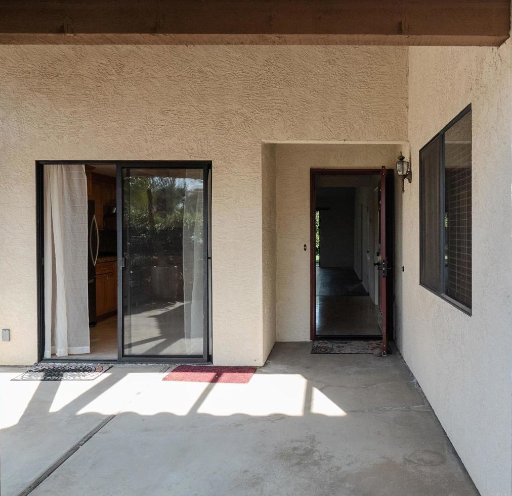 1138 Crescent Ridge Rd, Fallbrook CA  92028-3658 exterior