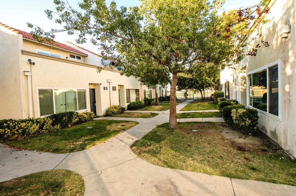 1309 Latham Ave, Hemet CA  92543-3853 exterior