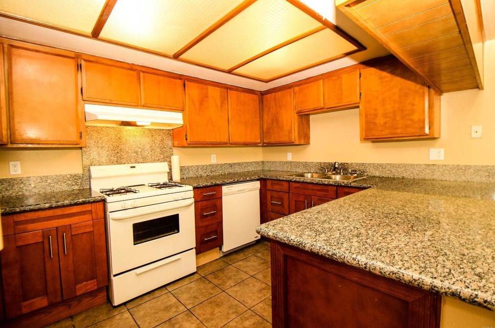 1309 Latham Ave, Hemet CA  92543-3853 exterior