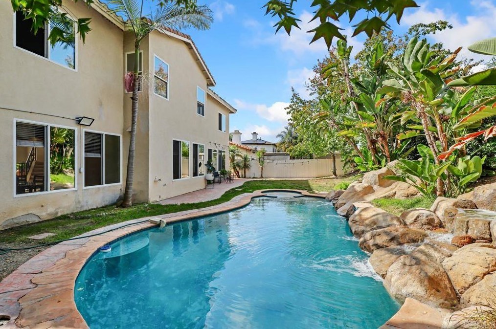 813 Calle Lagasca, Chula Vista CA  91910-8039 exterior