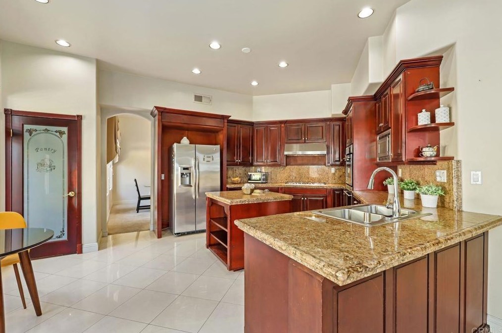 813 Calle Lagasca, Chula Vista CA  91910-8039 exterior