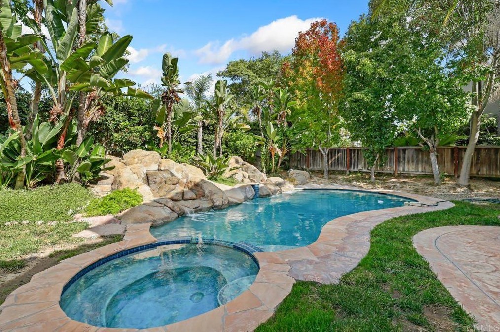 813 Calle Lagasca, Chula Vista CA  91910-8039 exterior
