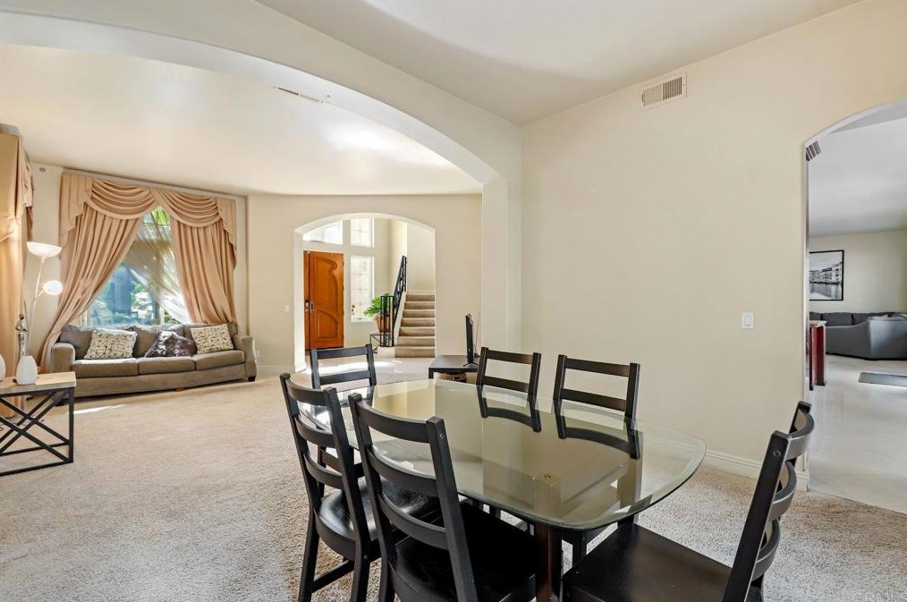 813 Calle Lagasca, Chula Vista CA  91910-8039 exterior