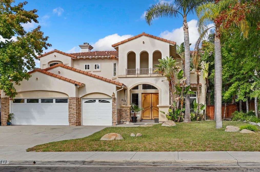 813 Calle Lagasca, Chula Vista CA  91910-8039 exterior